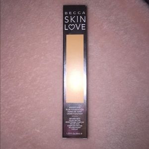 NWOT Becca Skin Love Weightless Blur Foundation